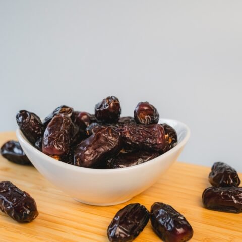 Organic dates in bowl – fresh dates fruit