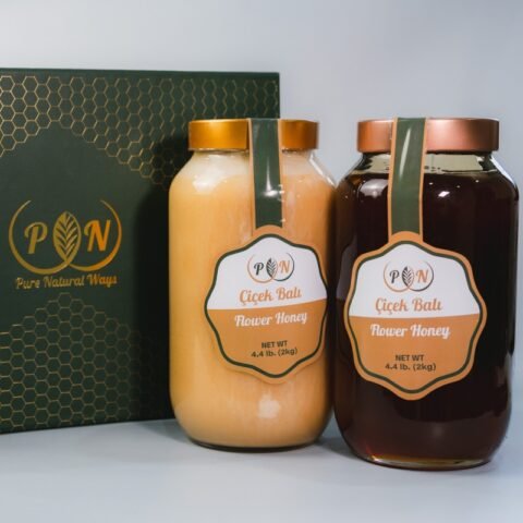 Premium gift box with pure honey jars and wooden honey dipper – organic honey set